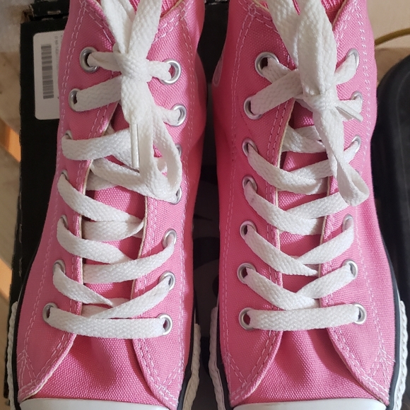 Pink Converse - Picture 2 of 6